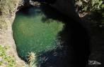 Piscina natural iluminada pela luz da manhã no Parque Nacional Radal Siete Tazas, no centro-sul do Chile